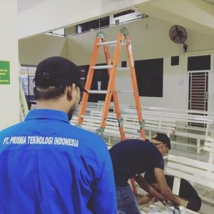 Briefing Kepada Tim Jalur Pemasangan CCTV Diruang Tunggu Pengadilan Negeri